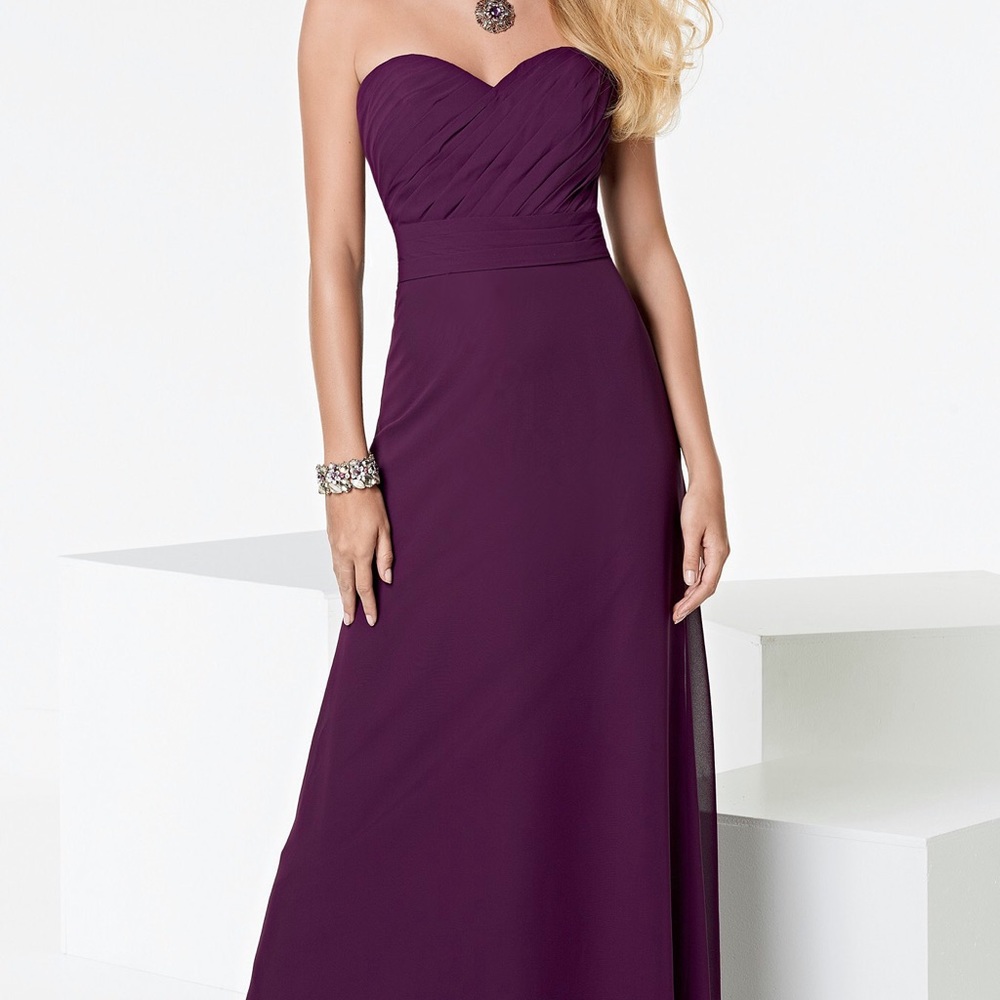 NWT Jordan formal dress in peach
